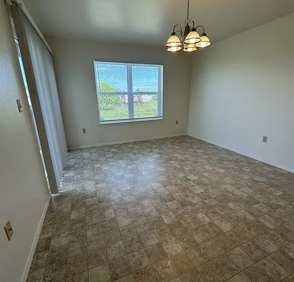 1371 Dakota Dr — Photo 4