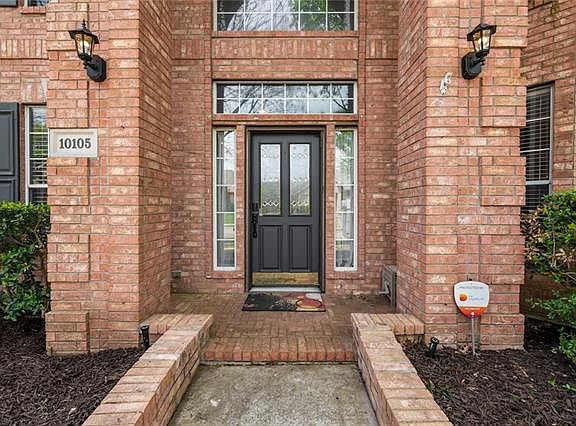 3rd image of 10105 Forrest Dr