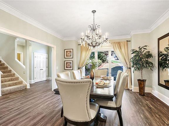 5th image of 930 Manchester Pl