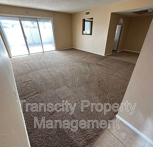 743 W Fordham Dr — Photo 6