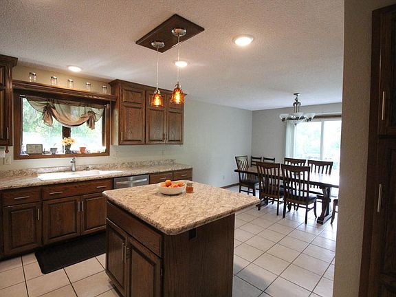 4th image of 2817 Crestwood Dr NE
