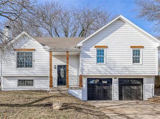 520 NE Bristol Dr, Lees Summit, MO 64086
