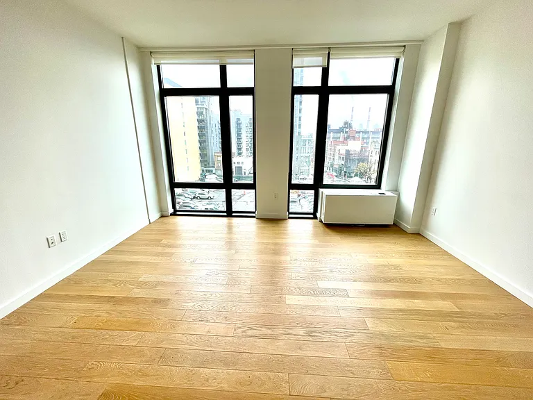 4107 Crescent St #4D — Photo 3
