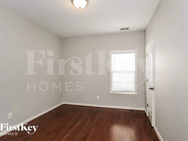 110 Cobblestone Ter — Photo 14