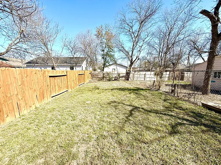 411 Canton — Photo 16