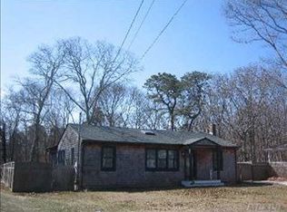 30 Kyle Rd, Hampton Bays, NY 11946