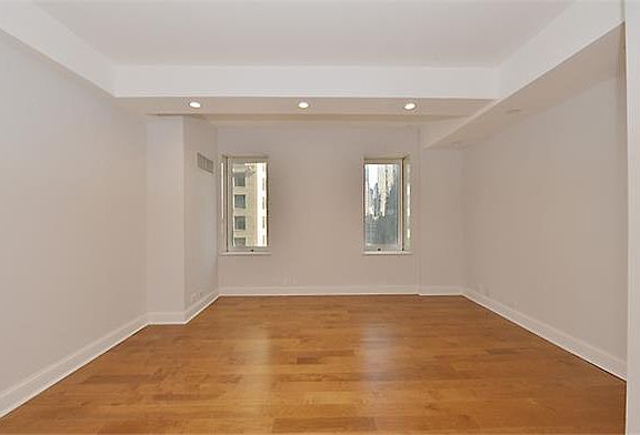 4th image of 106 Central Park S APT 17G