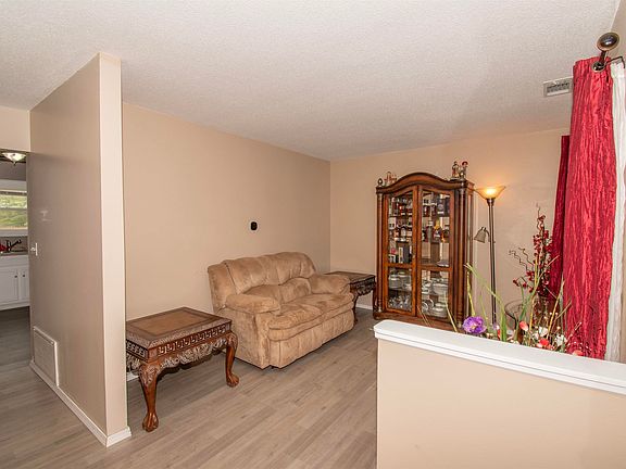 3rd image of 102 Highland Park Dr