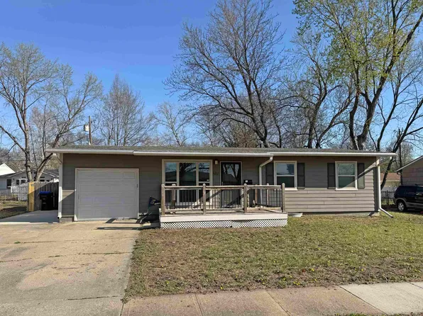 5212 SW 28th St, Topeka, KS 66614