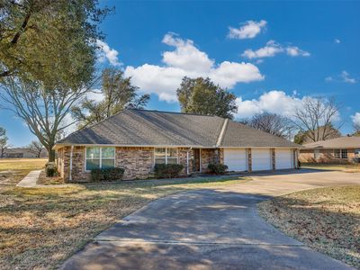 230 Navajo Trl, Lake Kiowa, TX, 76240