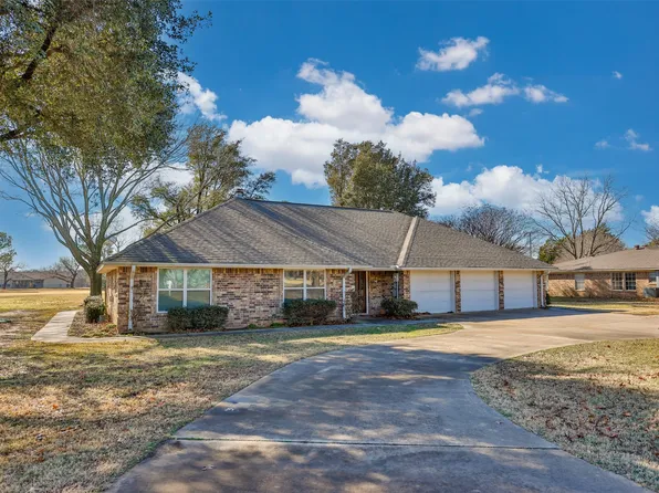 230 Navajo Trl, Lake Kiowa, TX 76240