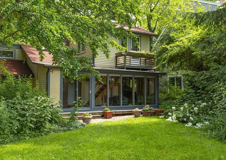 1st image of 10 Rockwood Ln