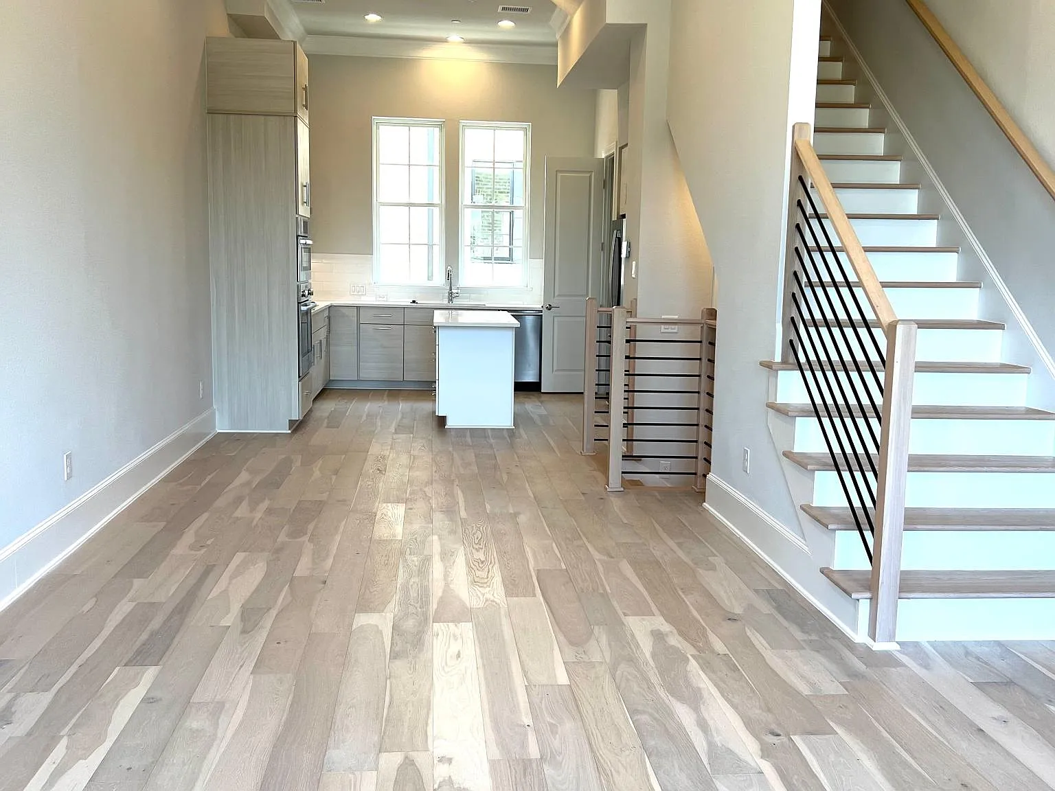 2 bed, 1398 sqft, $3,300 — Photo 4