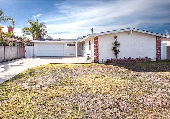 Large front lawn area