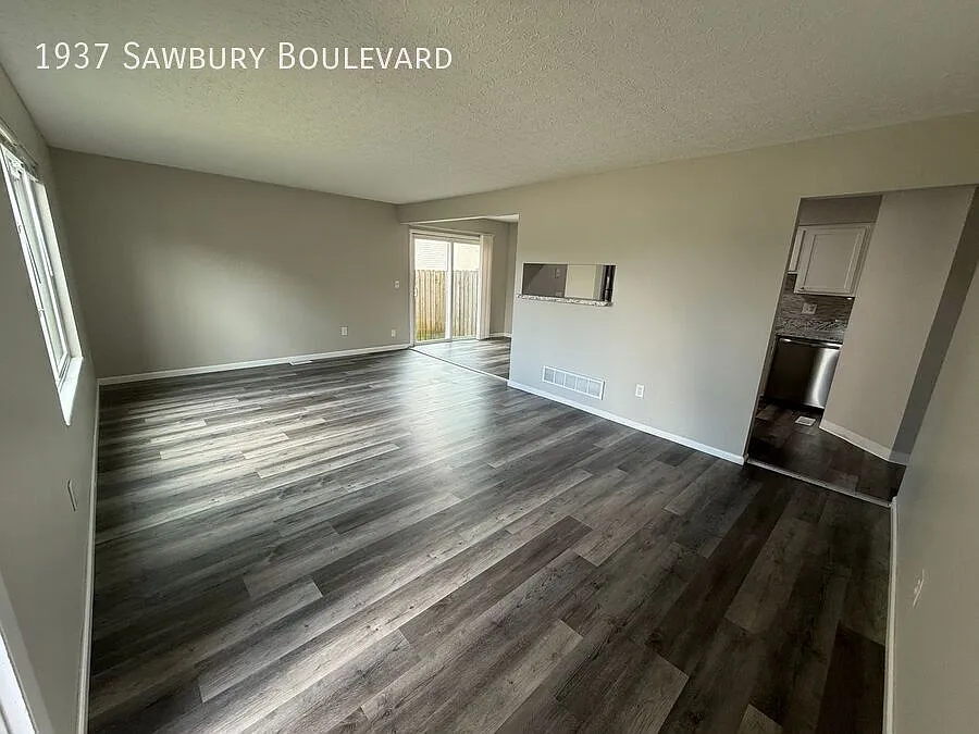 Recently Updated Beautiful Townhome in Worthington School District — Photo 2