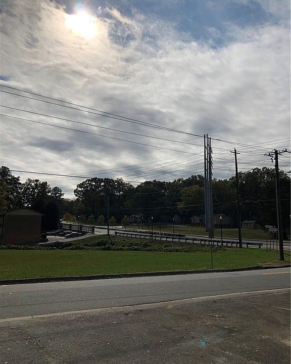 2nd image of 550 Seminole Dr NE
