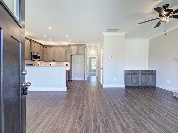 2nd image of 138 Sunflower Cir NE