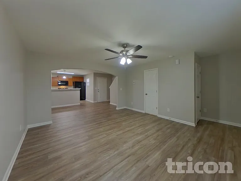 2423 Shad Ct — Photo 4