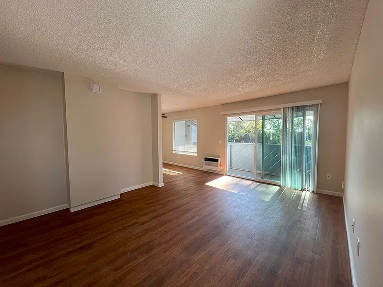 1389 E Lexington Ave E — Photo 14