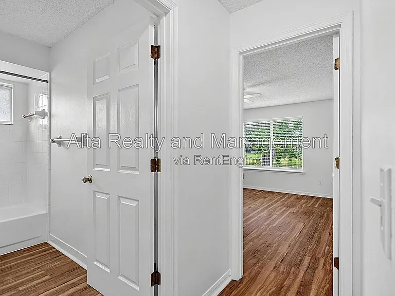 8426 Country Bend Cir W — Photo 28