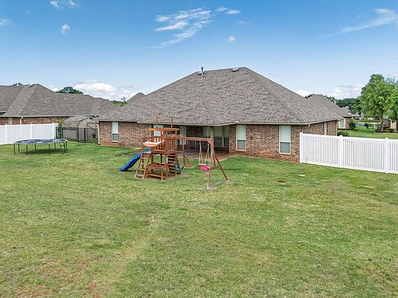 4th image of 1712 Pecan Crossing Dr