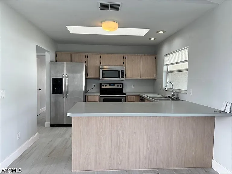 1203 SW 34th St — Photo 7