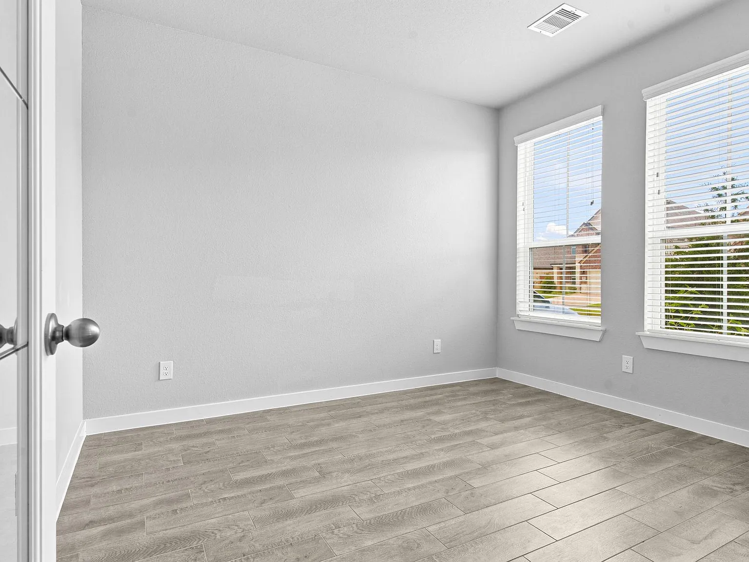 4 bed, 3.5 bath, 2719 sqft, $3,000 — Photo 4