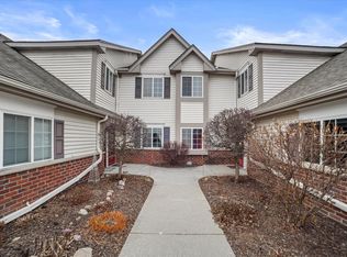 572 Pewaukee Rd UNIT G, Pewaukee, WI 53072