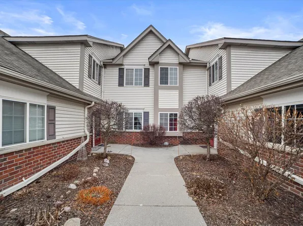 572 Pewaukee ROAD #G, Pewaukee, WI 53072