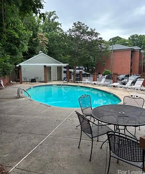 430 Queens Rd — Photo 4