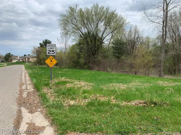 9846 King Rd, Davisburg, MI 48350
