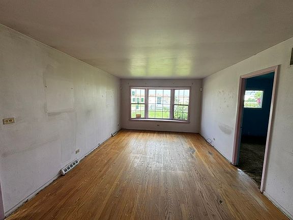 2nd image of 16239 Damen Ave