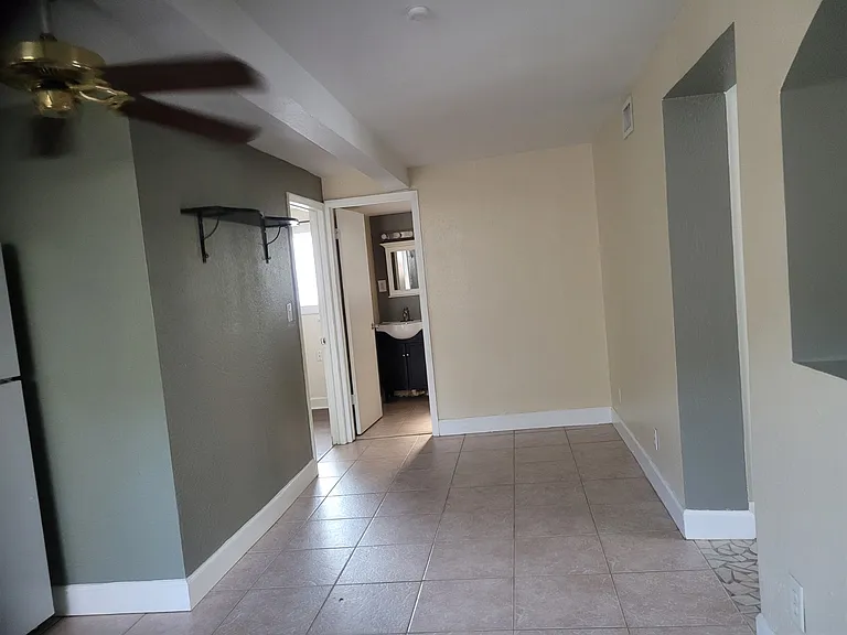 236 1/2 11th Ave NE #1 — Photo 9