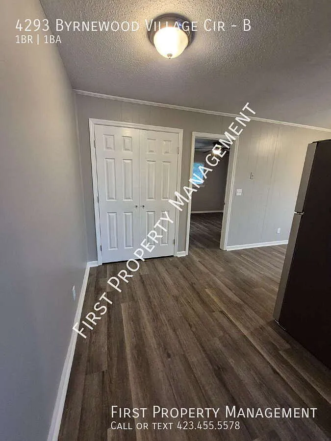 First Floor Level Updated 1 Bed, All New Appliances, New Kitchen Cabinets, Granite Countertops, A... — Photo 3