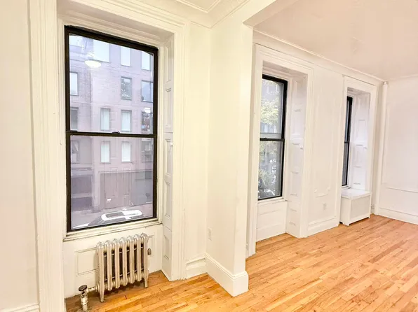 542 Pacific Street image 6 of 11