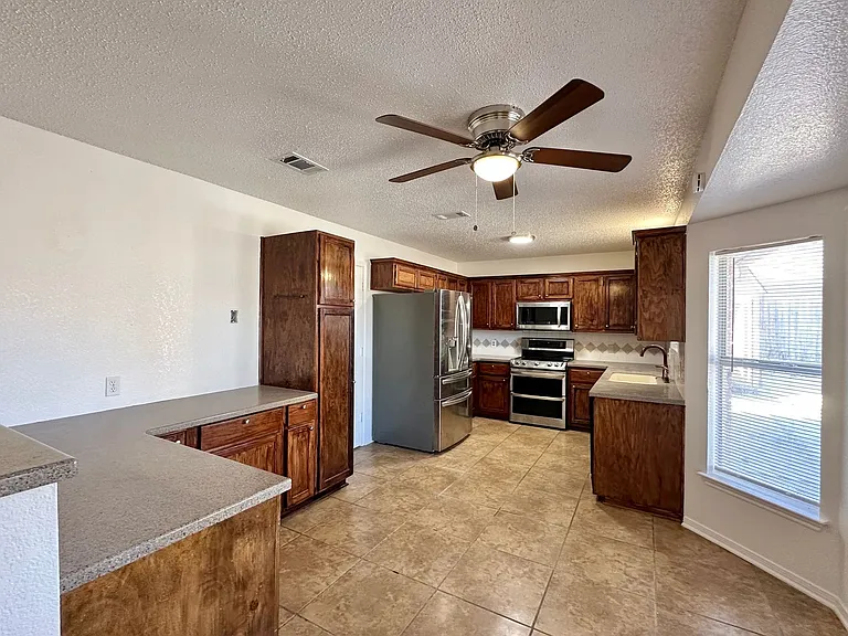 3004 Sundown Ln — Photo 8
