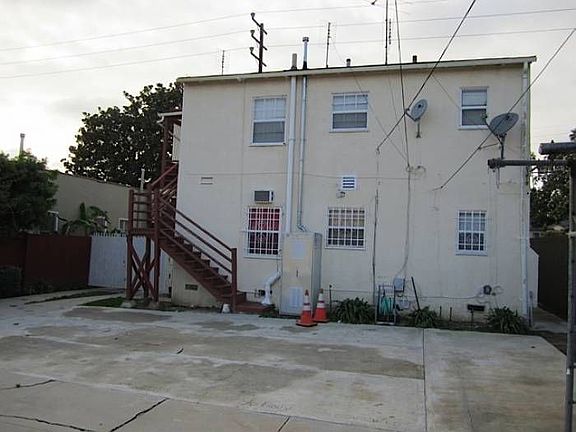 3rd image of 1438 S Stanley Ave