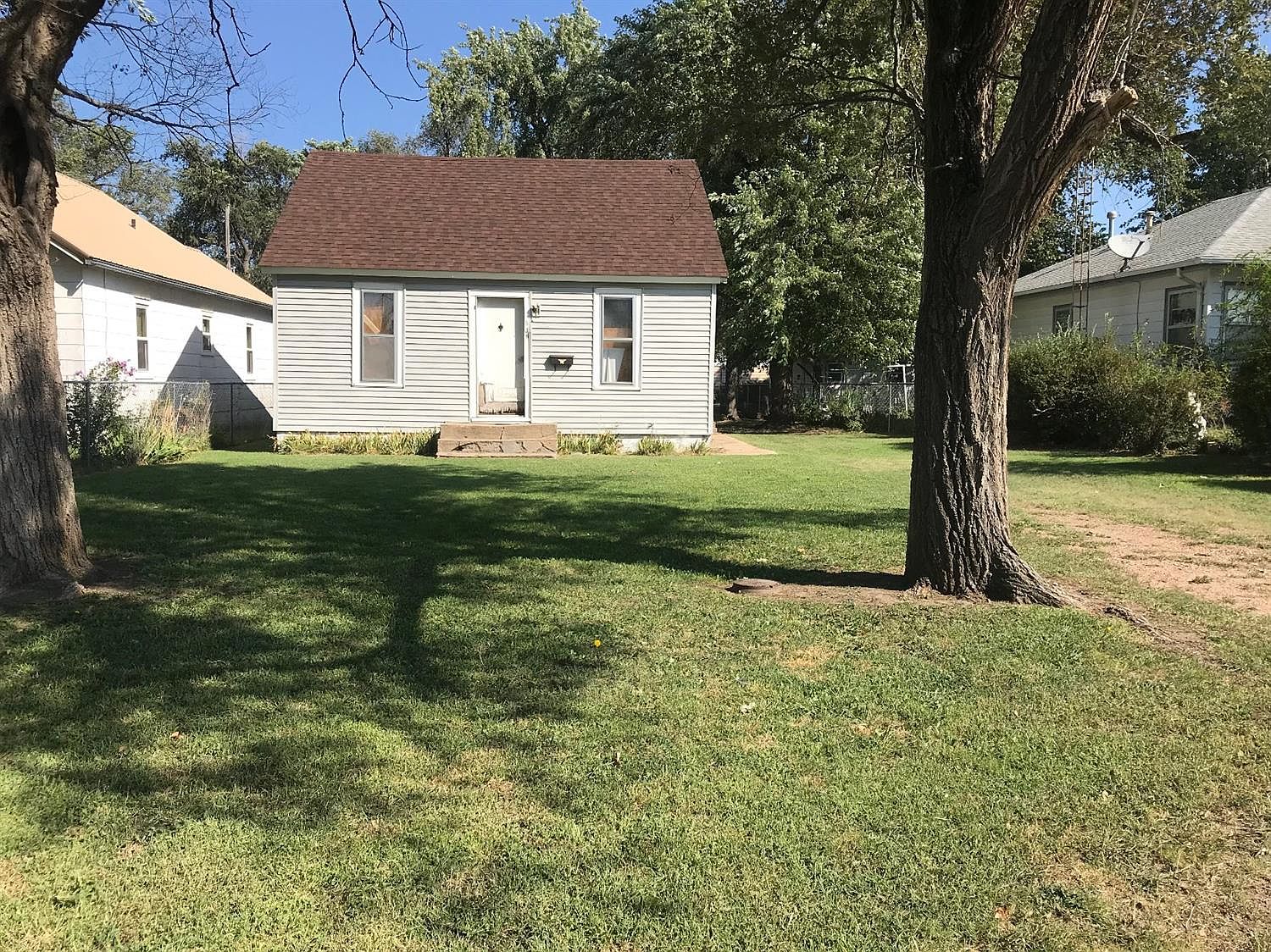 516 E 3rd St, Ellinwood, KS 67526 Zillow