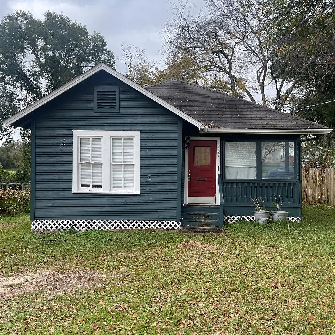 3 bed, 2.0 bath, 1083 sqft, $1,200 — Photo 1