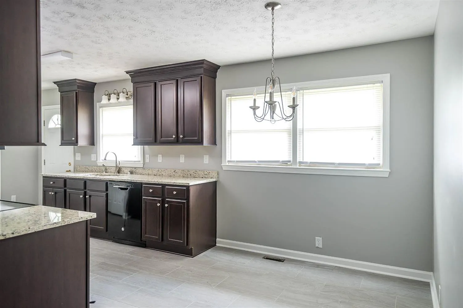 3 bed, 1188 sqft, $1,675 — Photo 3