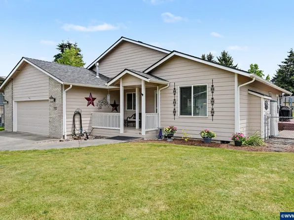 762 3rd St, Lyons, OR 97358