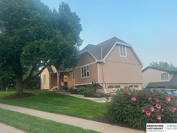 2nd image of 907 Berkley Cir