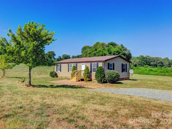 143 Temple Dr, Rutherfordton, NC 28040