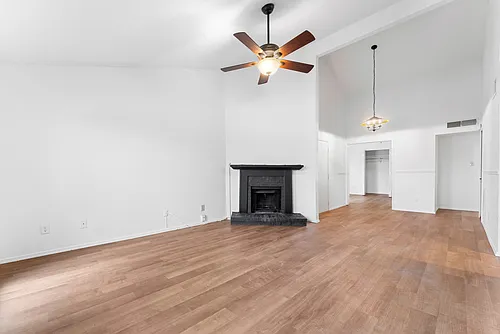 206 London Ln Photo 1