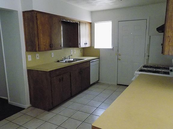 3rd image of 7732 Claremont Dr