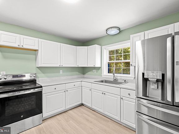 4th image of 302 Pine Way