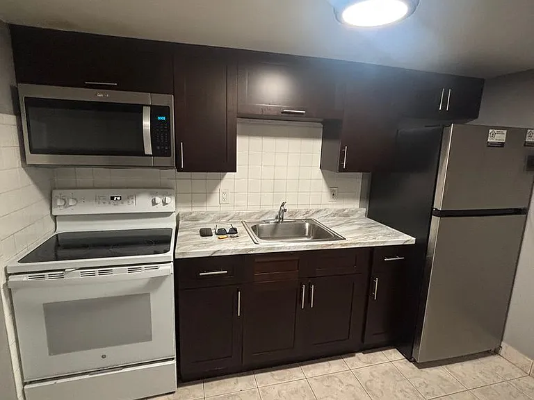 1550 SW 3rd St — Photo 2
