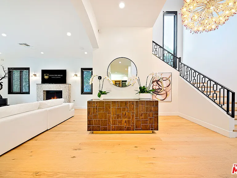 419 N Edinburgh Ave — Photo 9