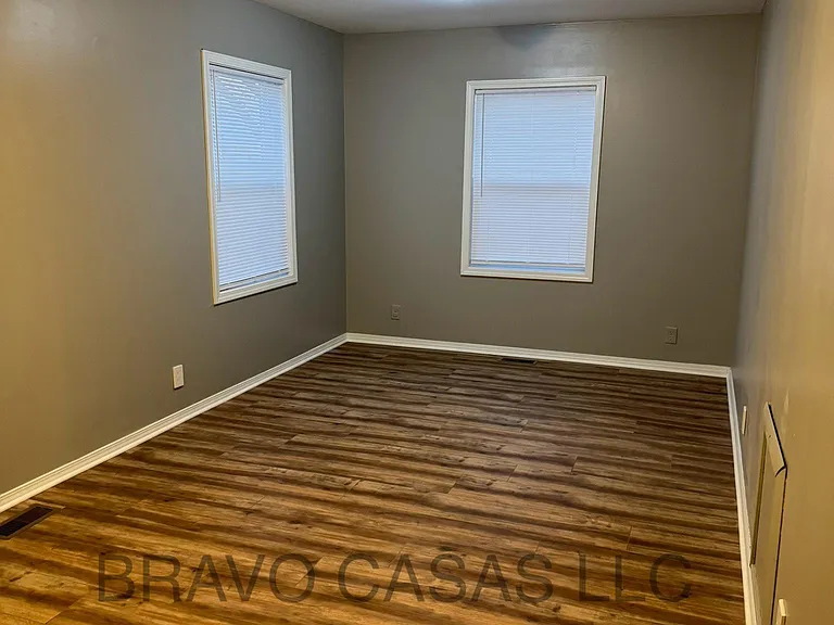 2932 S Glenn Ave — Photo 8