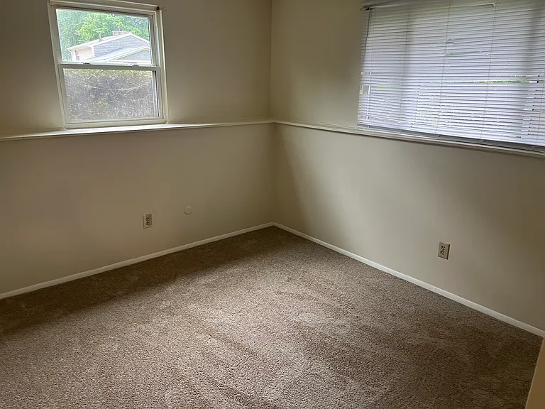 8734 Crestpointe Dr — Photo 22